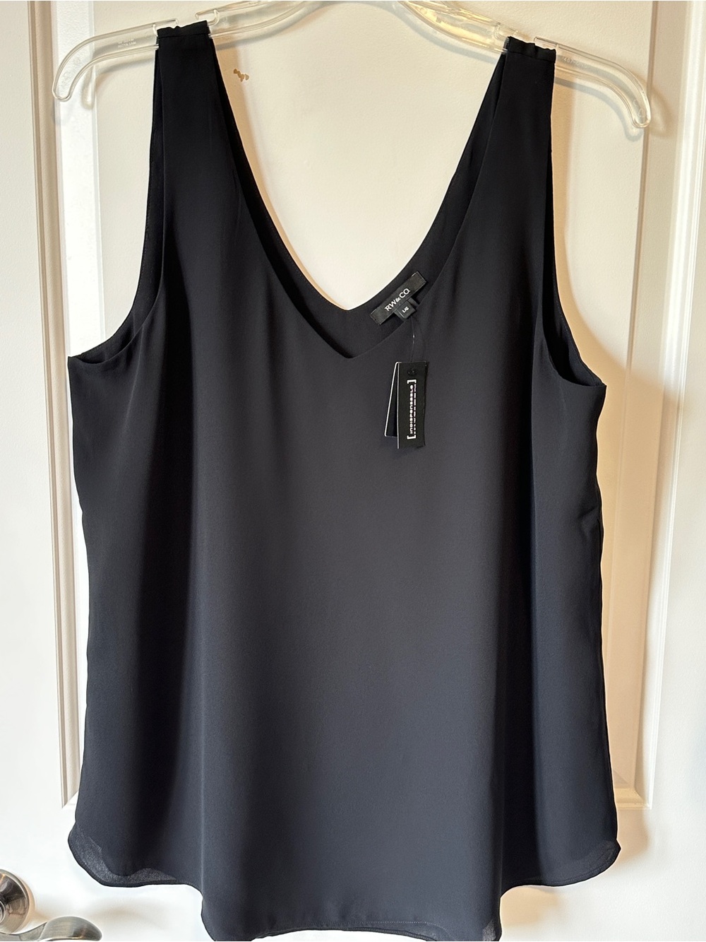 NWT RW&CO. V-Neck Sleeveless Black Blouse - sz Large